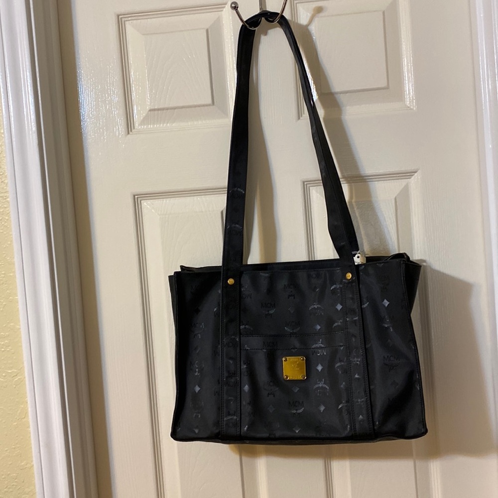 Final clearance price! Gorgeous MCM tote